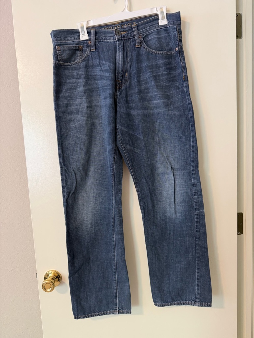 American Eagle Outfitters Relaxed Straight Leg Jeans in Blue Wash